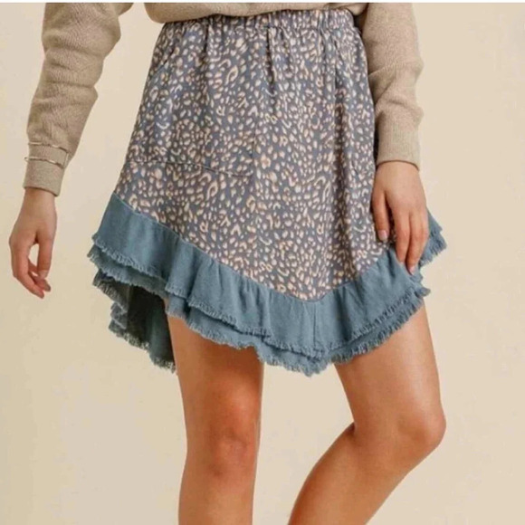 Umgee Dresses & Skirts - Umgee Leopard Print Mini Skirt Blue Linen Blend Size Large